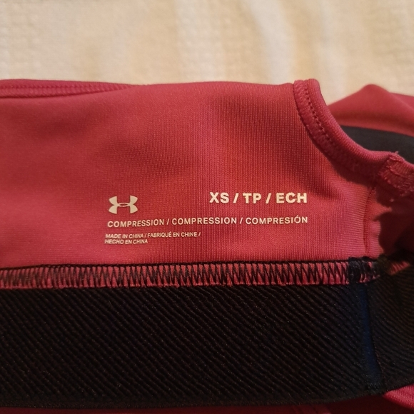 Under Armour women's size XS Compression raspberry color black elastic padded - Picture 3 of 3